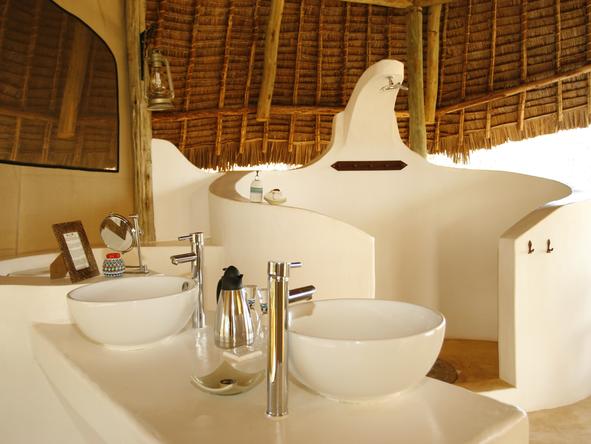SaSaab Camp - gorgeous white bathroom